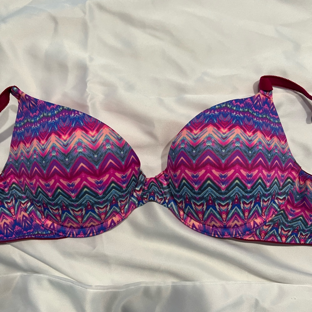 Victoria Secret wear everywhere push up bra size 34B